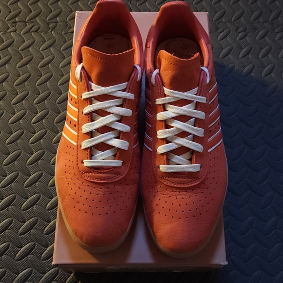ADIDAS X OYSTER HOLDINGS 350 Men's Size 9 / Women's Size 10 - Picture 2 of 9